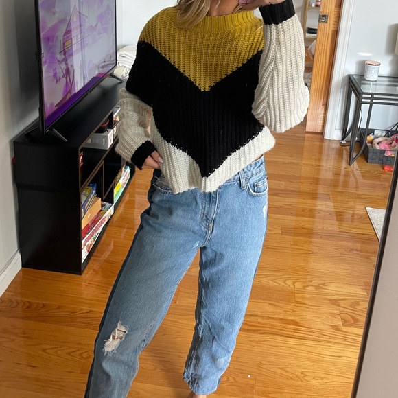 Vintage Patterned Sweater - Picture 2 of 4